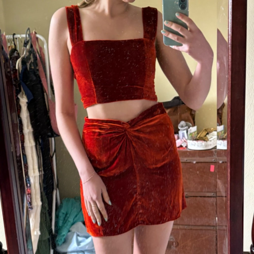 Reformation Rhubarb Pink Velvet Giulia Crop Top Mini Harri Skirt 2 Piece Set 0/2